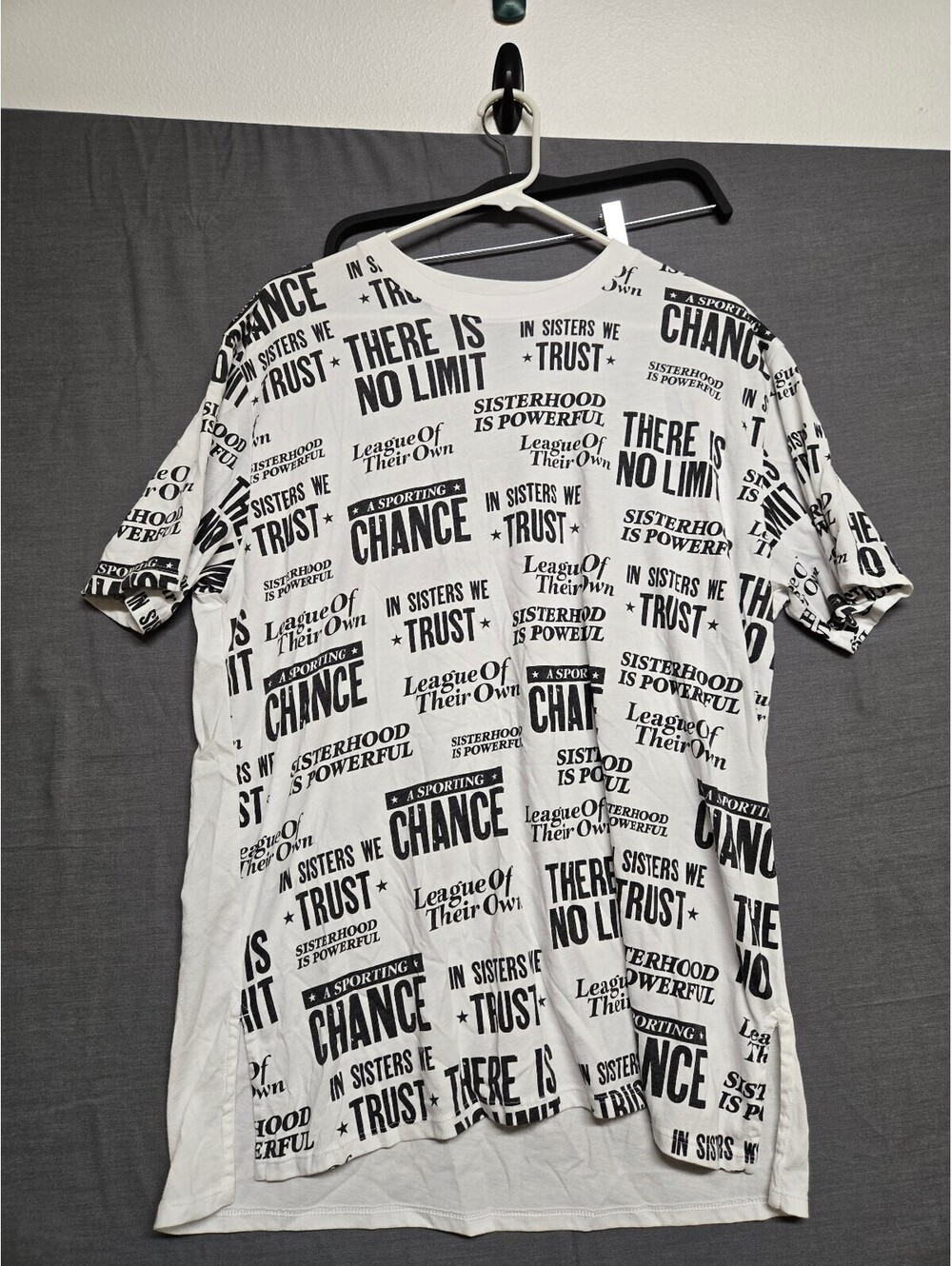 Under Armour League of Their Own white graphic short sleeve shirt MD M M